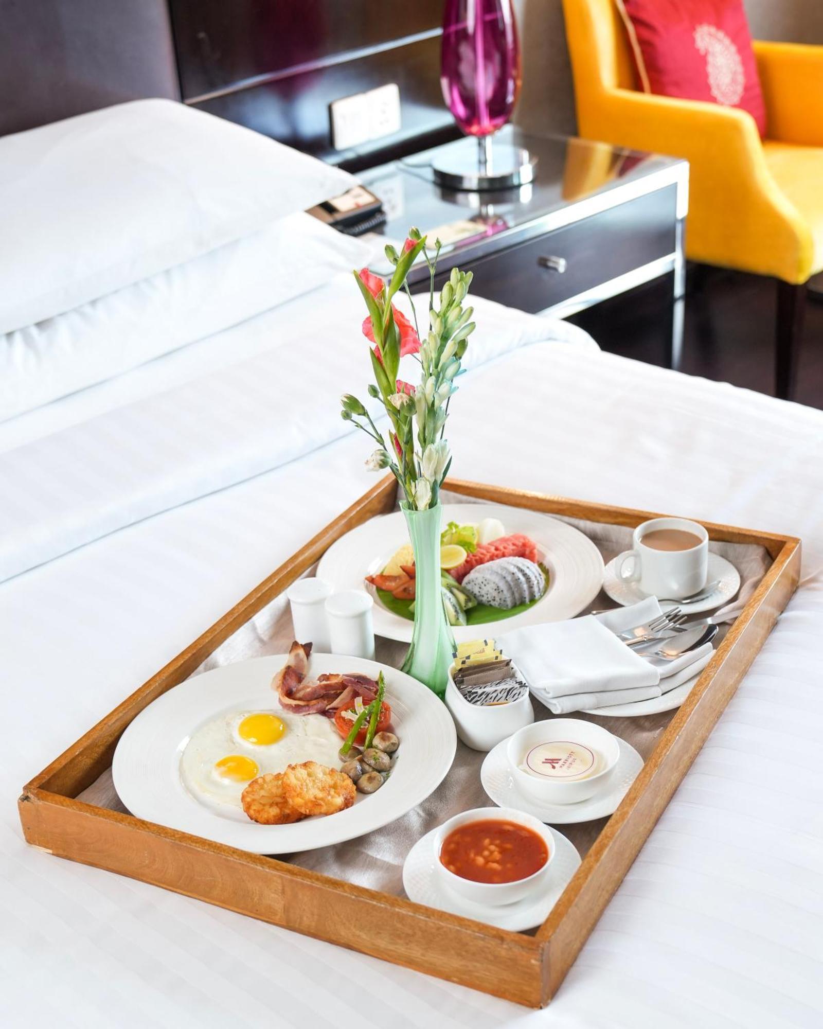 Jaipur Marriott Hotel Exterior foto Room service breakfast