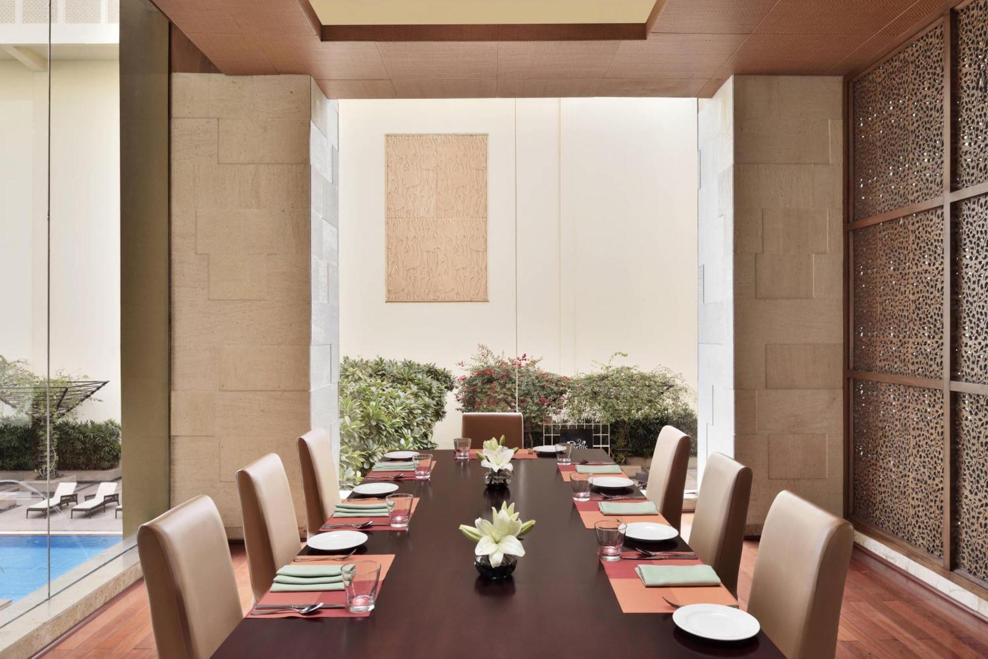 Jaipur Marriott Hotel Exterior foto The Club Lounge at the Taj Mahal Palace