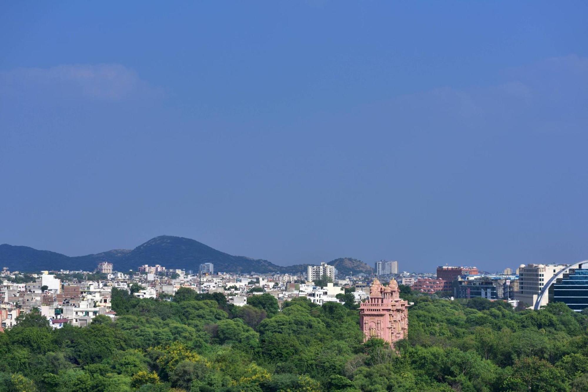Jaipur Marriott Hotel Exterior foto View of the city