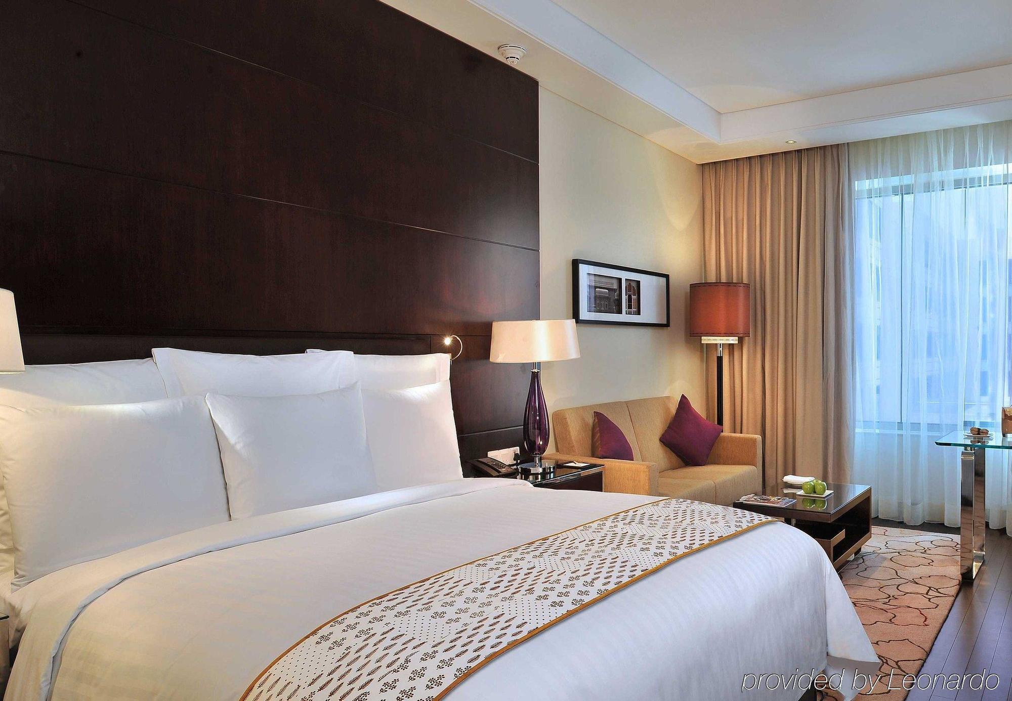 Jaipur Marriott Hotel Zimmer foto A room at the hotel