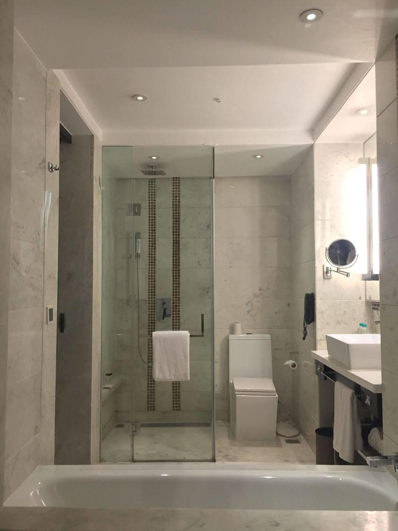 Jaipur Marriott Hotel Exterior foto Bathroom of a hotel room